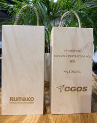 La Progresiva 8 limitada 41% 0,7l v dřevěném boxu + mini LP13 s vlastním textem