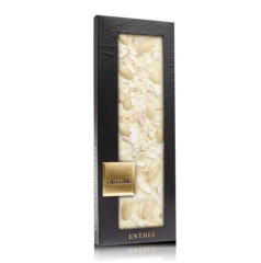 ChocoMe - bílá čokoláda zdobená mandlemi, kokosovými plátky a krystalickými okvětními lístky jasmínu