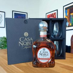 Casa Noble Reposado 40% 0,7l v dřevěném boxu + 2 skleničky