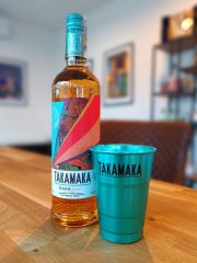 Takamaka Dark Spiced 38% 0,7l + plážový kelímek jako DÁREK
