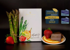 Stainer & Kovařík bílá čokoláda s chřestem a jahodami 40% 070g