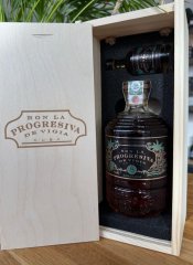 Ron La Progresiva 8 limitada 41% 0,7l v dřevěném boxu + mini LP13