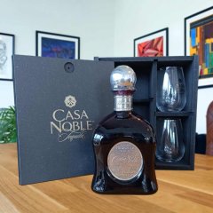 Casa Noble Añejo 40% 0,7l v dřevěném boxu + 2 skleničky